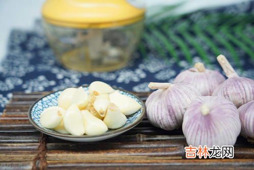 草菇可以放冰箱保存吗,蘑菇可以放冰箱里冻吗？