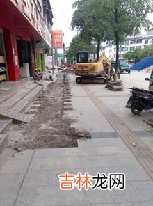 百色隔壁是哪个市,广西百色市和那个市近?广西百色市近岑溪市吗？