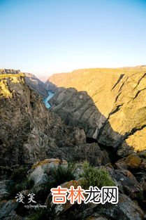 龙羊峡在青海省哪个县,青海海南龙羊峡黄河民俗旅游文化村在哪？