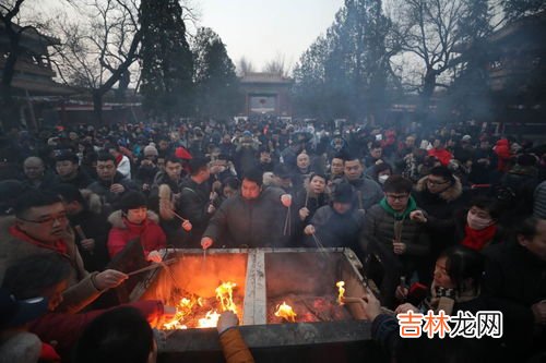 雍和宫上香时间,去雍和宫烧香下午可以去吗，25号去可以吗。