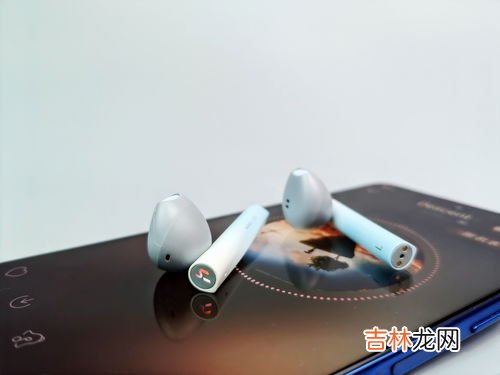 飞机上可以使用蓝牙耳机吗,飞机上可以用蓝牙耳机吗？