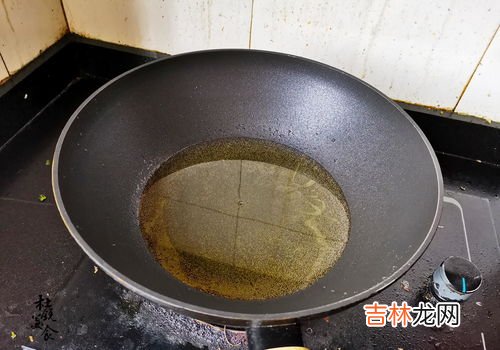 炒菜油温一般多少度,中式菜肴爆炒时，油温一般是多少？