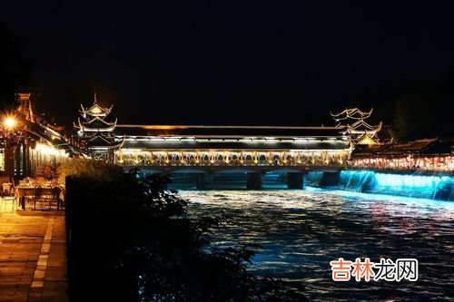 都江堰位于长江的哪一支流上,都江堰位于哪里? A.黄河流域 B.长江流域 C.淮河流域 D.珠江流域
