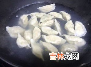 鱼丸是冷水下锅还是热水下锅,煮鱼丸是用热水来煮还是用冷水来煮。