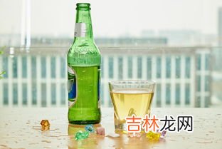 六瓶啤酒8小时后吹得出来不,一瓶啤酒大约多久吹不出酒驾?