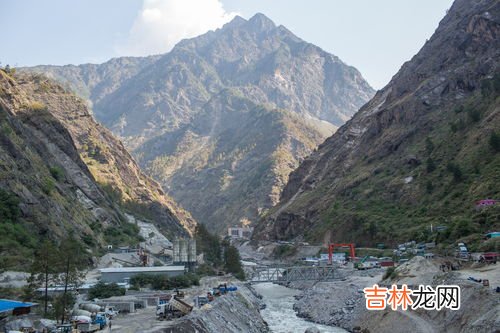 中尼铁路喜马拉雅山隧道有多长,中国铁路“逆天”穿凿喜马拉雅山？背后哪些难度需要克服？