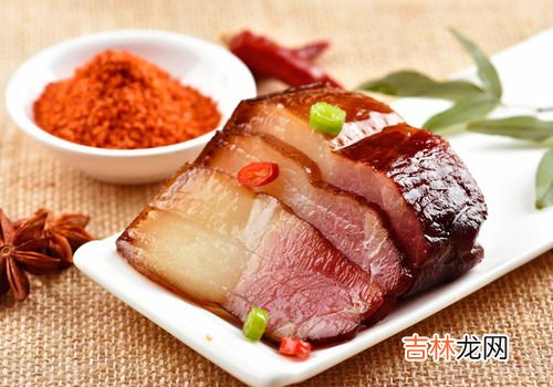 真空包装的腊肉怎么处理才能吃,抽了真空的腊肉需要放冰箱吗？