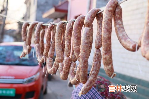 冷冻烤肠常温下能放多久,批发冷冻烤肠买时显示过期,还可以吃吗?