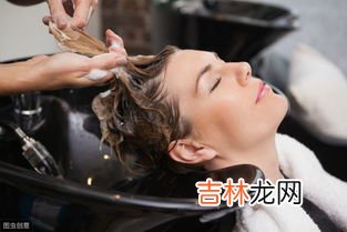 衣蛾会爬到头上吃头发吗,想问这个是什么虫？怎么灭掉，家里是不是地板会出现，好像是吃头发的。