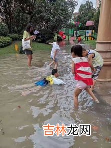 在游泳池游泳时,能戴隐形眼镜吗,游泳时能带隐形眼镜吗?
