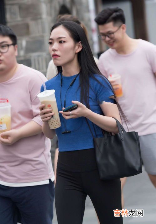 宝蓝色搭配技巧,宝蓝色和什么颜色最搭?