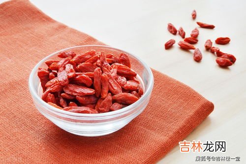 枸杞槟榔是什么东西,槟榔年销售量达百亿的网红零食却致癌，加了枸杞的槟榔会健康一点吗？