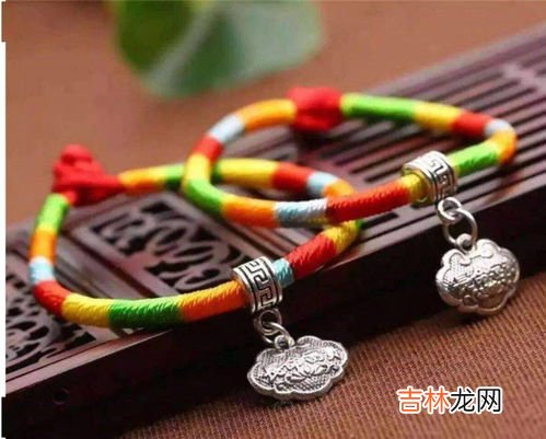 为什么五彩绳下雨要扔掉,为什么在端午过后的第一场雨要把五彩绳扔到水里,并让它顺水流走?而且这之前绳绳还不让沾水?: