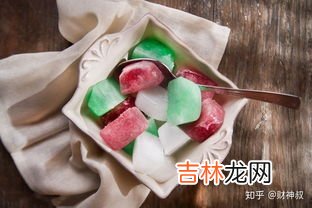 天鹅吃什么食物,白天鹅喜欢吃什么食物？