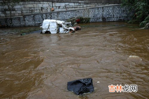 洪水来临时正确的做法是什么,发生洪水时的正确做法是什么