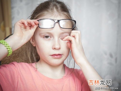 看手机为什么会近视,经常玩笔记本电脑，看手机 是不是容易导致近视？