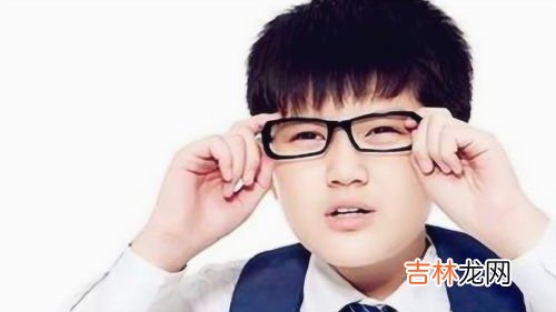 看手机为什么会近视,经常玩笔记本电脑，看手机 是不是容易导致近视？