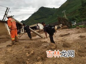 发生泥石流时正确的做法是,遇到泥石流正确的做法是往哪里跑 遇到泥石流怎么跑