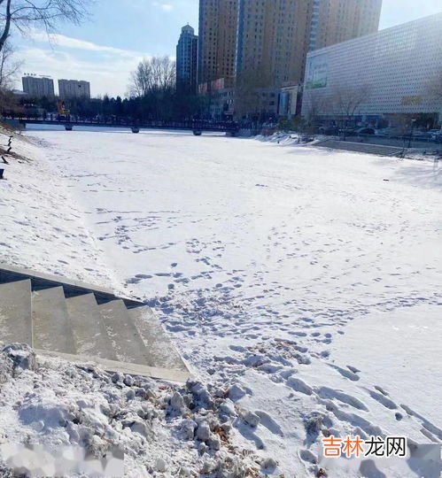 沟渠里的积雪为什么化得快的是北方,为什么沟渠里的积雪化得快的是北方化得慢的是南方