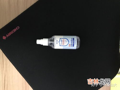 鼠标垫可以直接用水洗吗,长期使用的鼠标垫可能会沾有污渍，那么鼠标垫该如何清洗呢？