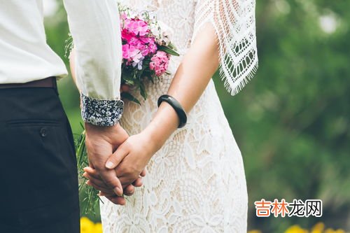 为什么结婚了不告诉我,前男友结婚了，但是他没有直接告诉我，为什么？