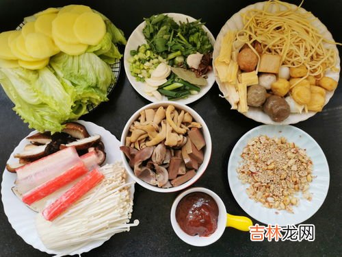 鸭血是荤菜还是素菜,鸭血属于荤菜还是素菜呢?