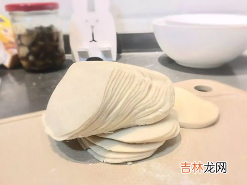 剩下的饺子皮可以做什么美食,饺子皮可以做什么美食？