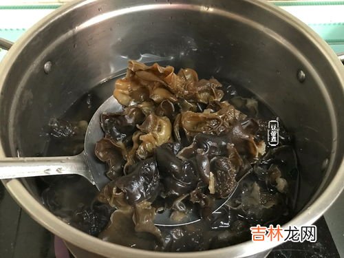 炒木耳为什么会爆,炒木耳的时候为什么会爆