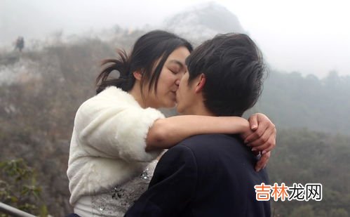 男人和女人亲嘴为什么,男人和女人恋爱时，为什么要亲吻？