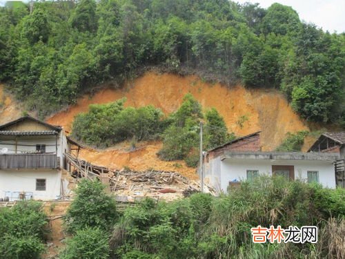 泥石流怎么逃生向哪个方向逃生,发生泥石流时，最佳的躲避地方是哪