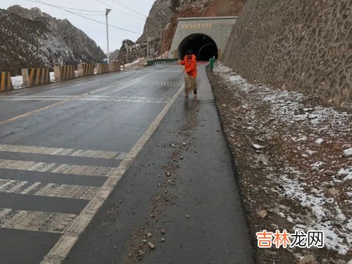 老关角隧道废弃原因,为什么青藏铁路沿线经过的自然保护区桥和隧道数量很多