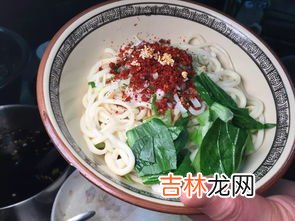 一碗油泼面的热量是多少,一碗油泼面的热量是多少?