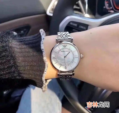 DW手表和阿玛尼手表哪个好,刚入职场的女生，手表买哪个牌子好看不会low？