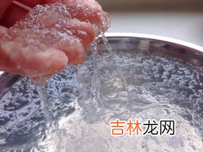 雪燕泡后不拉丝一坨一坨的,雪燕炖好吃起来黏糊糊的假的吗?