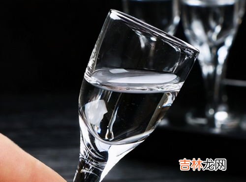 二两白酒是多大一杯,2两酒的杯子有多大?