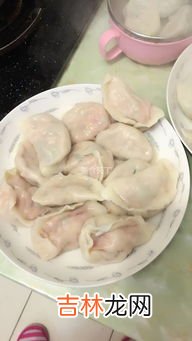 年初一必须吃素饺子吗,为什么三十的时候饺子要吃肉馅的，而初一的时候饺子要吃素馅的？