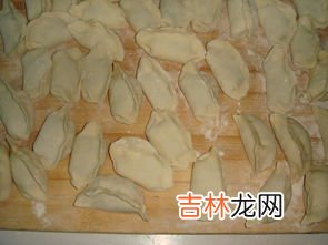 肉馅打入鸡蛋后可以放多久,韭菜鸡蛋馅的饺子包完了放三四个小时，还可以吃吗？