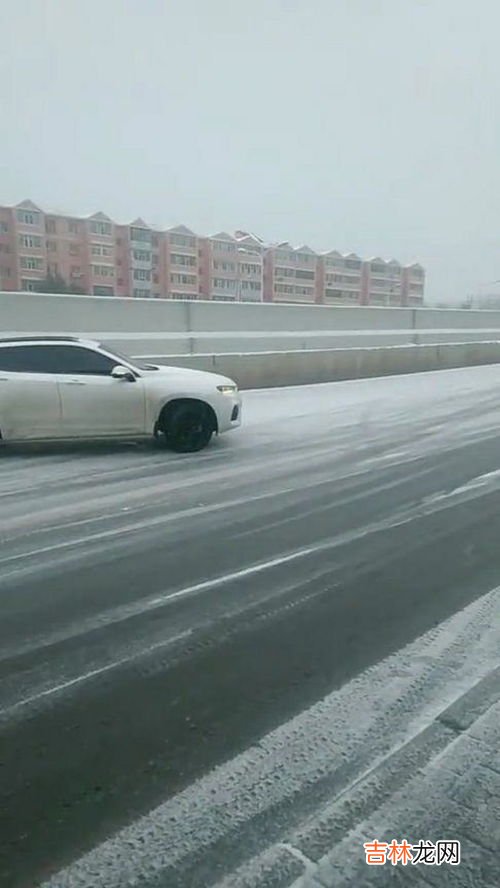 下雪可以开车上高速吗,下雪开高速危险吗？高速路结冰怎么开车？