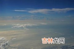 一万米高空有雨吗,1万米高空飞机表面如果有水能飞吗