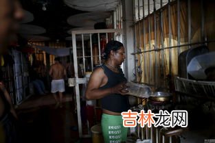 监狱里面的囚犯一天工作几个小时,4个多月的犯人在监狱里面都是做什么工作的?