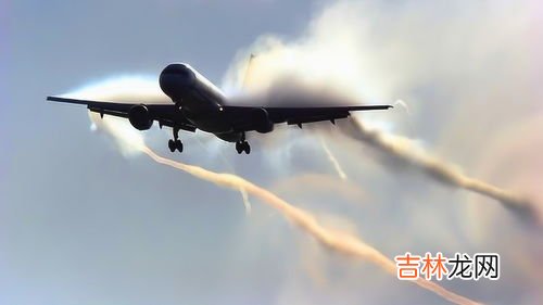 飞机空中放油什么意思,飞机为什么空中放油?