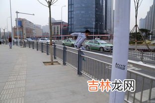 跨栏的栏杆有多高,初二女子跨栏，那个栏杆标准有多高？