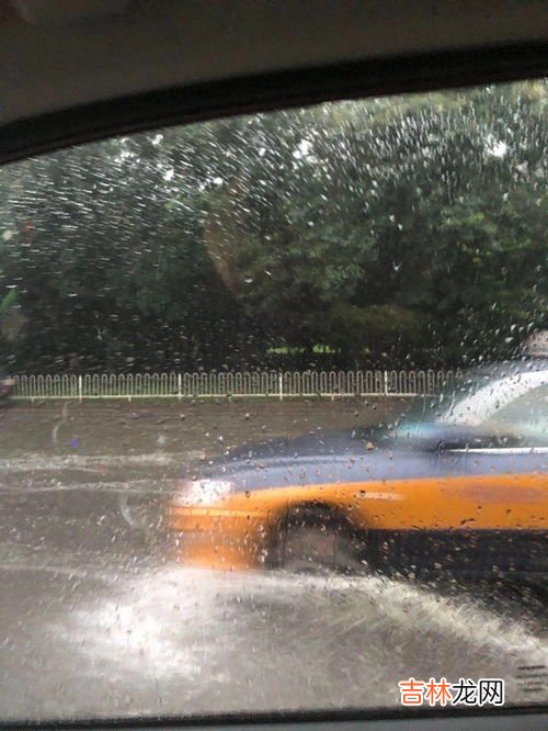 中到大雨飞机可以正常降落吗,中雨飞机能不能降落