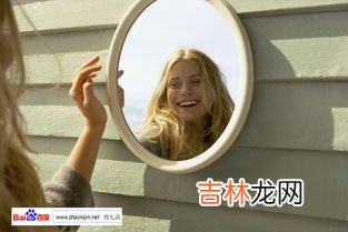 为什么镜子里的自己和照片不一样,为什么相机和镜子里的自己不一样