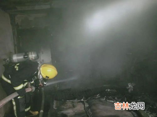 发生火灾时如果中途的防火楼梯被堵死应该,学生消防安全知识竞赛测试题