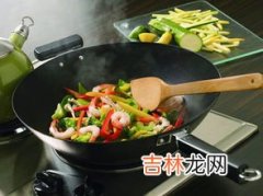 炒菜为什么要放油,炒菜时候，油的具体作用是啥啊