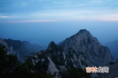 五岳位于山东的是什么山,三山五岳中的五岳位于山东的哪里