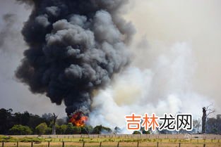 发生火灾后浓烟通常距离地面多少厘米,发生火灾时喷出的黑烟离地面多少厘米？