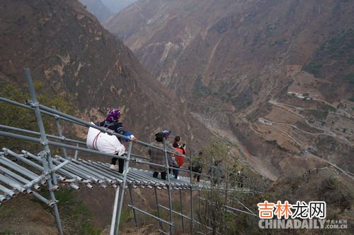 悬崖村在哪个省市县,怎么去,悬崖村在凉山哪个县?