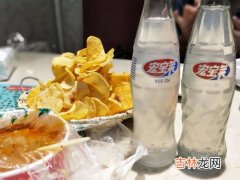 冬天房间里面有汽水怎么办,冬天小饭馆里面房顶上是扣板上面结了好多汽水怎么办？